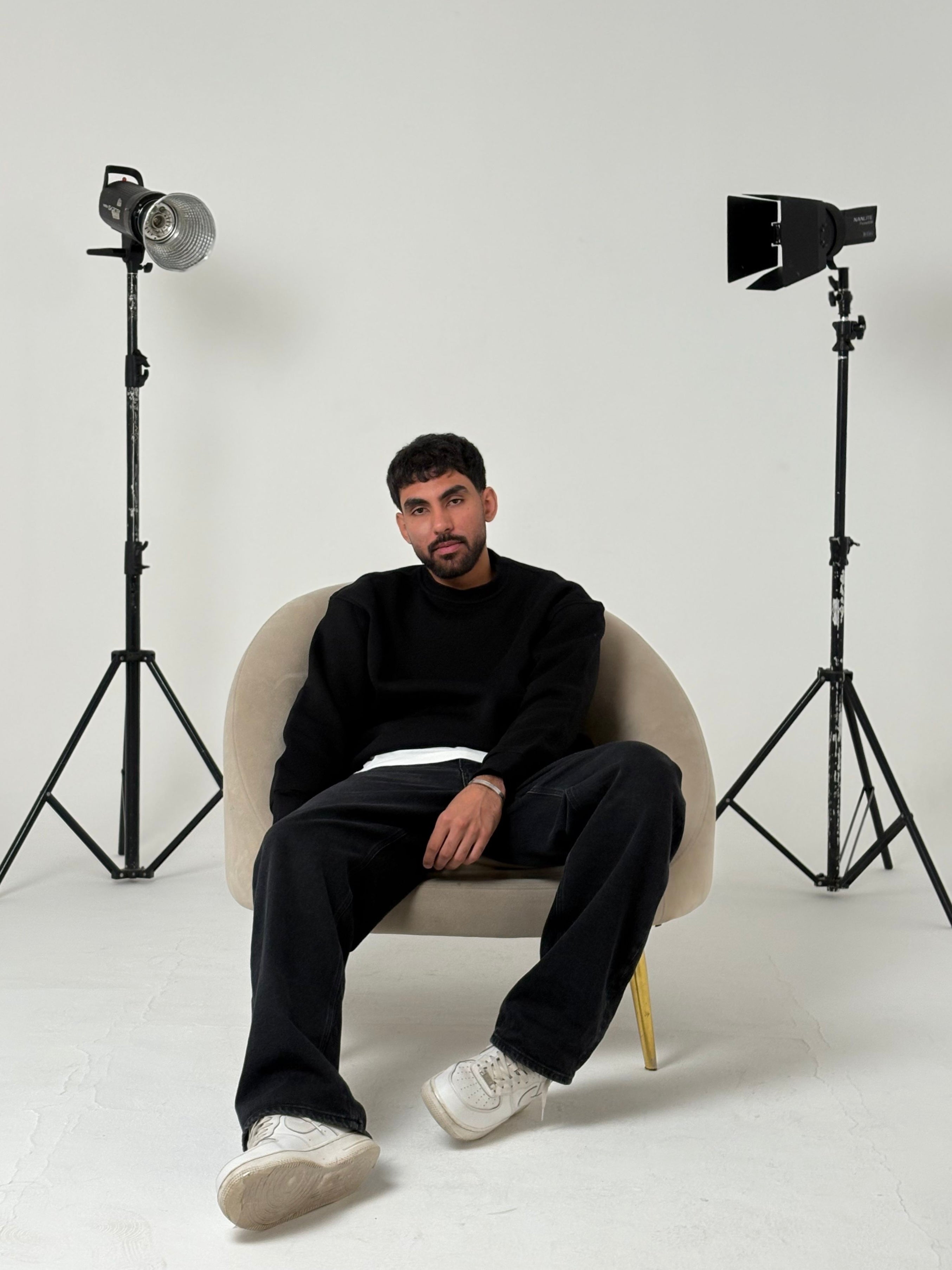 Essential Premium Crewneck - Black